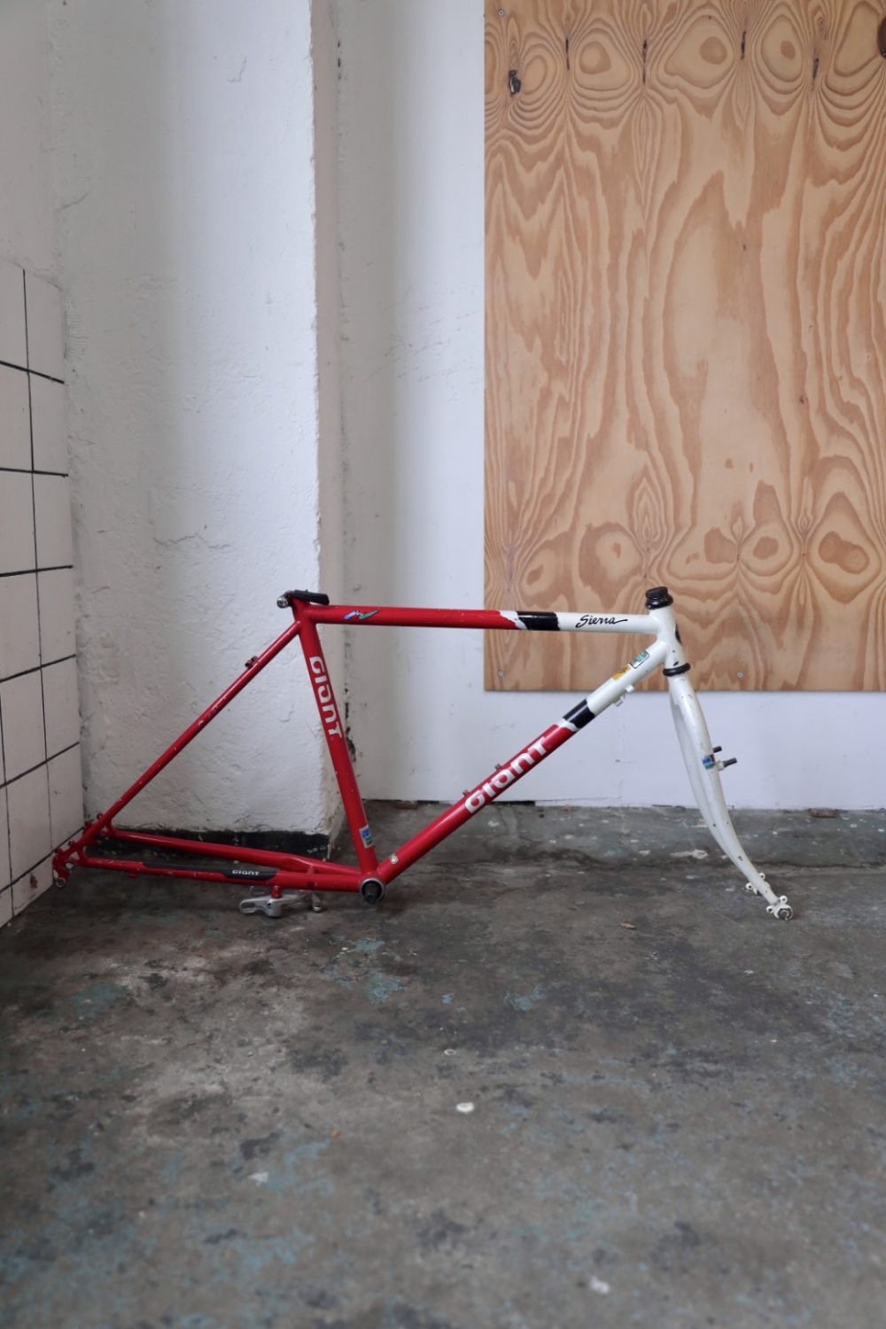 Giant Sierra — 18" (M)